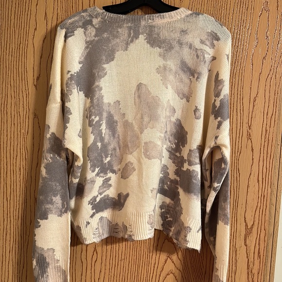 Frayed Women’s Sweater - Picture 4 of 7